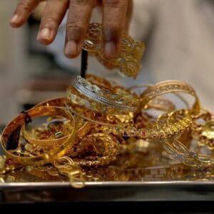 Prata ultrapassa os 75 dólares por onça