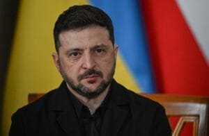 Zelensky pede apoio militar e humanitário após bombardeios russos