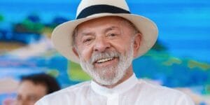 Presidente Lula passa por cirurgia de catarata e recebe alta