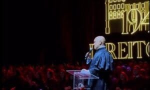 Ministro Moraes brinca durante colação de grau da USP