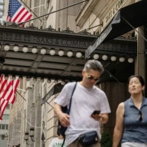 Saks Global: financiamento de resgate de 400 milhões de dólares