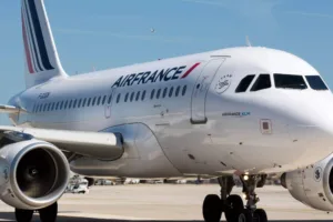 Família é expulsa de voo da Air France e alega prejuízo de R$ 100