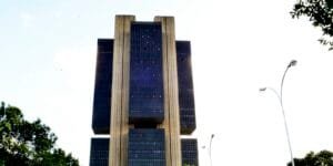 Decisão do Copom sobre a Taxa Selic em meio à inflação e incertezas