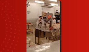 Briga em supermercado de Manaus: Homens trocam socos; VÍDEO