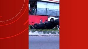 Acidente na Avenida Rodrigo Otávio: Carro capota na Zona Sul de Manaus