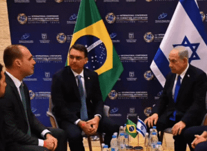 Flávio Bolsonaro fortalece pré-candidatura com agenda religiosa em Israel