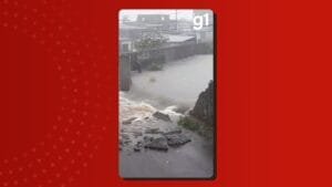 Desabamento de muro da base aérea durante chuva em Manaus