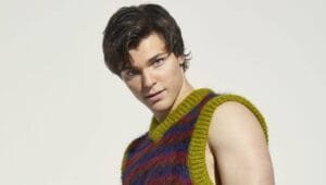 Astro de ‘Grease: Rise of the Pink Ladies’ se junta a Angelina Jolie em