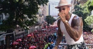 Léo Santana comanda Bloco da Gold no pré-Carnaval do Rio