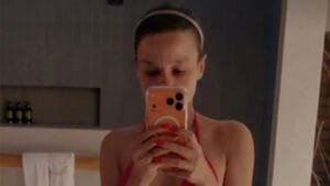 Maiara ostenta barriga sarada em foto no banheiro