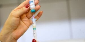 Vacinação contra sarampo e febre amarela em UBSs de SP