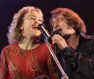 Crítica do filme Song Sung Blue: Um Sonho a Dois