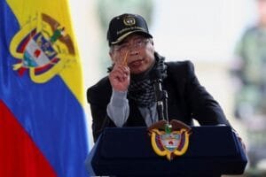 Petro defende histórico de combate às drogas na Colômbia