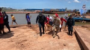 Corpo encontrado boiando em porto: PM e Bombeiros atuam na ocorrência