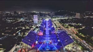 Corredor de segurança para transporte de foliões na Sapucaí