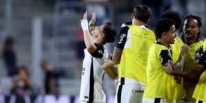 Corinthians vence Athletico-PR em jogo eficiente na Arena da Baixada