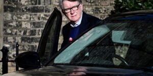Ex-embaixador britânico Peter Mandelson é detido por suspeitas de má conduta