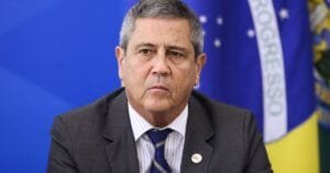 Defesa de Braga Netto pede remição de pena por estudo e acesso à TV