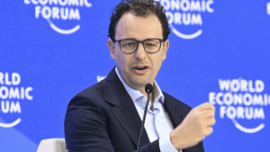 Impactos da IA Generativa na Saúde Mental: Alerta do CEO da Anthropic