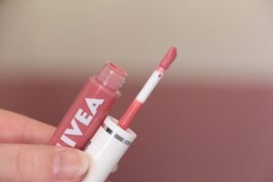 Tinted Lip Oil: o que é, como usar e qual escolher
