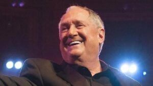 Falece Neil Sedaka, ícone do rock e da música pop, aos 86 anos