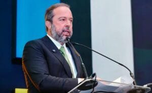 Eneva: ação tem dia de alívio com fala de ministro sobre correção em leilão