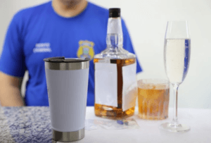 Cuidados com golpes no Carnaval: Proteção contra drogas em bebidas