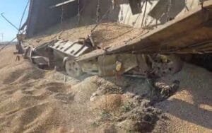 Acidente em Goiás: Carro esmagado por caminhão e motorista morre