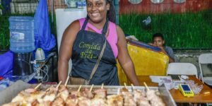 Mães ambulantes pedem suporte para crianças durante o carnaval