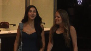 Rafa Justus se diverte em passeio no shopping com Duda Guerra