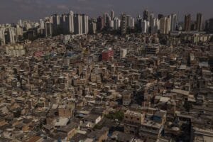 Trabalho informal nas Favelas: Impacto na Economia Local