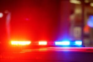 Ex-companheiro ameaça mulher em escola