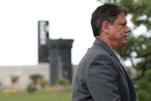 Deputado Petista Solicita Convocação de Tarcísio de Freitas na CPMI do INSS