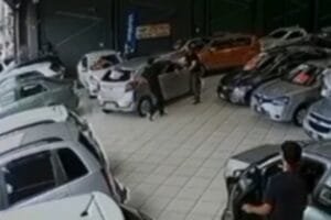 Atirador invade concessionária e executa funcionário: entenda o caso