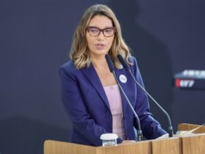 Janja critica rebaixamento da escola de samba de Lula