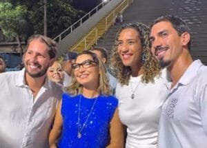 Janja participa de ensaio de bateria para o Carnaval