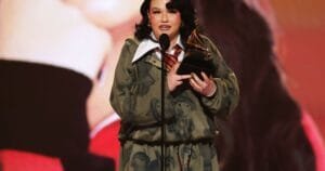 Lola Young: vitória no Grammy após pausa na carreira