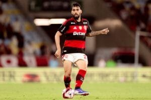 Botafogo x Flamengo: Lucas Paquetá em destaque no primeiro clássico de retorno
