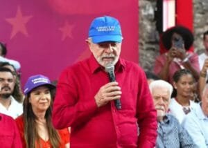 Lula critica mercado eleitoreiro em aniversário do PT