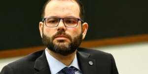 Ministro do TSE vota contra cassação de mandato do senador Jorge Seif