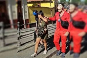 Repercussão da ação de policiais fantasiados no Rio