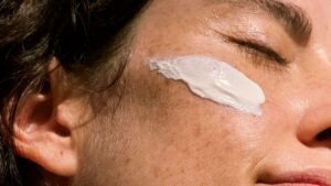 Protetor solar e a sensação de suor na pele