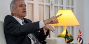 Embaixador de Cuba critica medidas de Trump como genocídio