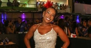 Ex-BBB Sol Vega curte Carnaval na Sapucaí