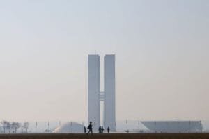 Oposição e governistas divergem sobre CPI do Master