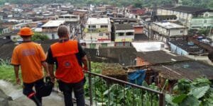 Chuvas causam alagamentos e desabrigados no Guarujá