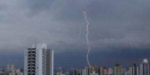 Alagamentos em São Paulo: Impactos da Chuva e Estado de Alerta na Zona Leste