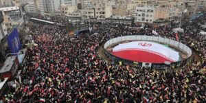 Multidões no Irã Marcham em Apoio à Palestina Sob Bombardeios