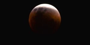 Eclipse Lunar: O Que Esperar da Lua de Sangue em Março