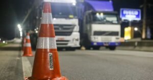 Caminhoneiros Avaliam Respostas do Governo e Consideram Greve